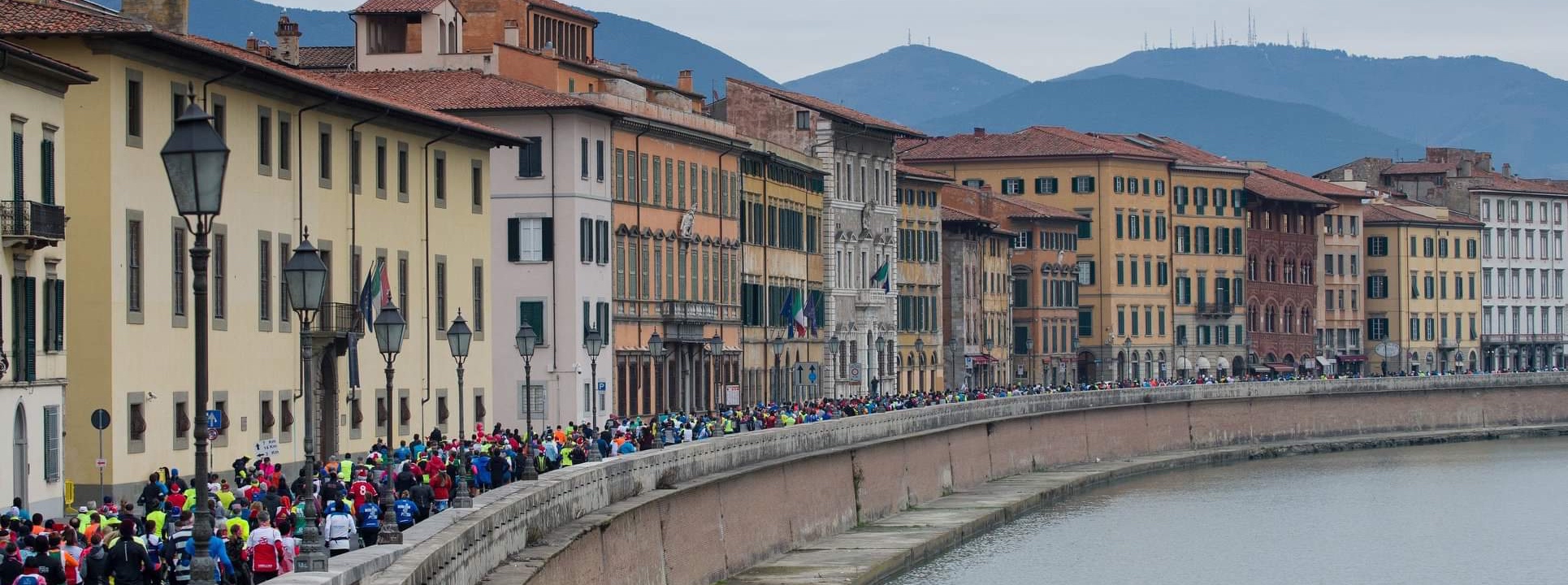 Race day on Arno river banks